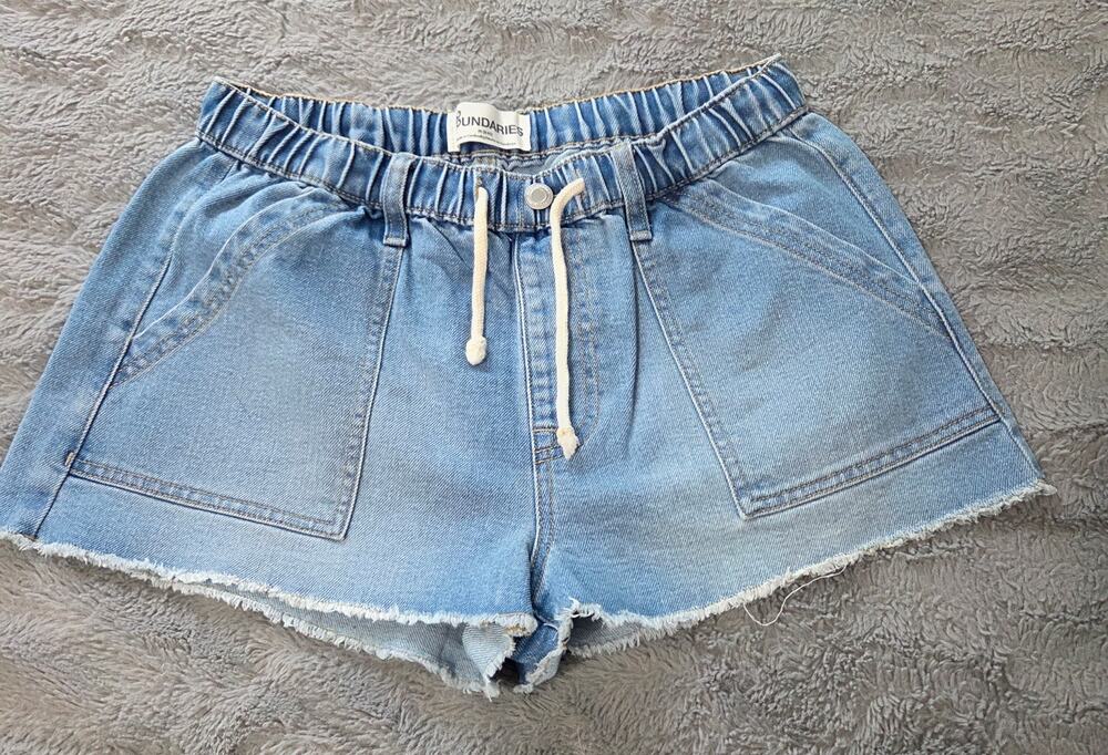 No Boundaries Elastic Waist Jean Shorts Size M